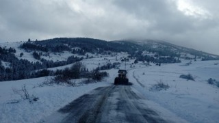Samsunda karla mücadele: Kapanan 42 kırsal mahalle yolu açıldı