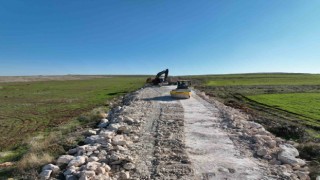 Şanlıurfa kırsalında yol çalışmaları devam ediyor