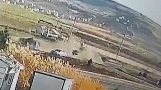 Şanlıurfada 2 kişinin yaralandığı kaza anı kamerada