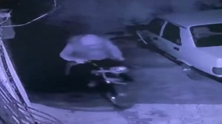 Şanlıurfada motosiklet hırsızlığı kamerada