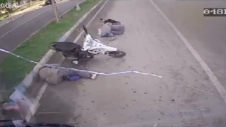 Şanlıurfada otobüs motosiklete çarptı: 2 yaralı