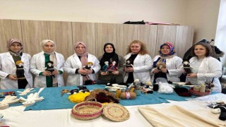 Savaş mağduru çocuklar için oyuncak ve eşofman üretiyorlar