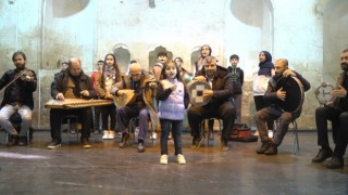 Savaş mağduru çocuklardan Filistine şarkılı destek