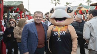 Seçer, Yılbaşı Pazarında vatandaşlarla bir araya geldi