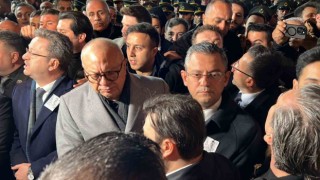 Şehit cenazesinde Özgür Özele tepki