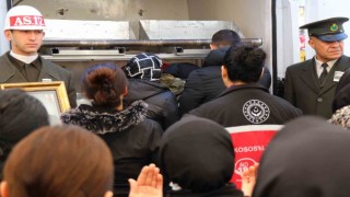 Şehit eşini askeri kamuflajla uğurladı