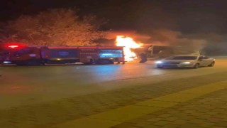 Seyir halindeki servis otobüsü alev alev yandı