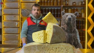 Sezonun ilk gravyer peynirleri tezgahlardaki yerini aldı