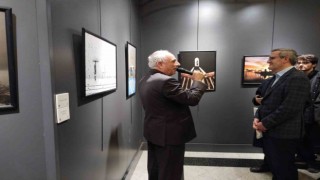 Şiir ve fotoğrafı buluşturan Nurullah Genç Görünenin Şiiri fotoğraf sergisi Üsküdarda açıldı