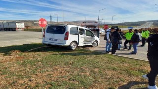 Siirt kamyonet ile hafif ticari araç çarpıştı: 1 yaralı