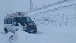 Siirtte kardan dolayı kapanan grup köy yolu ulaşıma açıldı