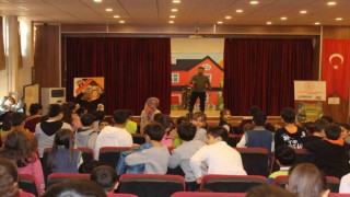 Siirtte Keloğlan Korsana Karşı adlı tiyatro oyunu sahnelendi