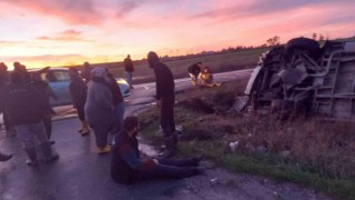Silivride işçileri taşıyan minibüs kaza yaptı: 12 yaralı