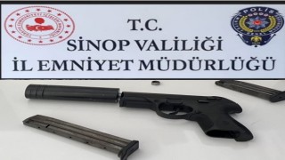 Sinopta şok uygulama: Şüpheli şahıstan silah ve susturucu çıktı