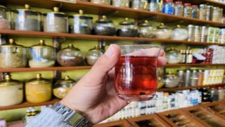 Soğuk havalarda şifa arayanlar aktarların yolunu tutuyor