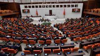 Son 7 ayda Mecliste 600 milletvekilinden 61i partilerinden istifa etti