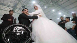 Sosyal medyada başlayan 13 bin kilometrelik aşk engel tanımadı