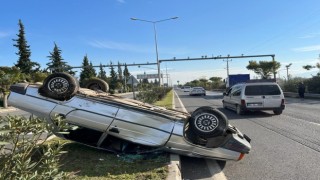 Takla atan otomobildeki iki kişi yaralandı