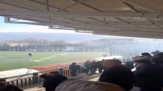 Taraftarlar torpil ve meşalelerle ortalığı savaş alanına çevirdi