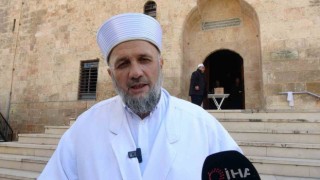 Tarihi caminin imamı son hutbesinde duygu dolu anlar yaşadı