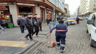 Tarihi Sur ilçesinde temizlik çalışmaları sürüyor