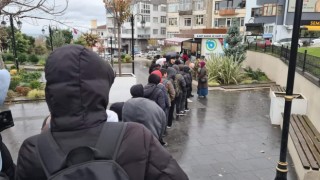 Tekirdağda soğukta kart güncelleme kuyruğu
