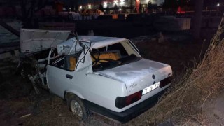 Tıra çarpıp şarampole devrilen otomobilde 1 kişi öldü, 1 kişi de yaralandı