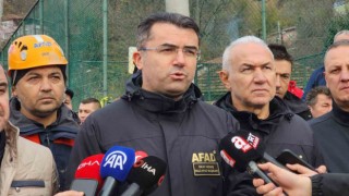 Toprak altında kalan anne ve oğlunun cenazelerinin çıkarılması için çalışmalar sürüyor