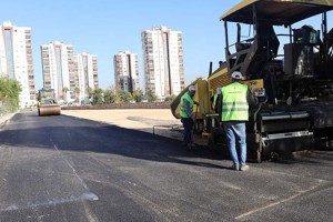 Toroslar’da yol bakım ve asfalt çalışmaları devam ediyor