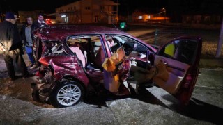 Trafik ışıklarında feci kaza: 3ü ağır 6 yaralı