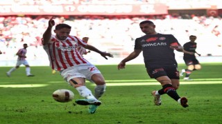 Trendyol Süper Lig: Antalyaspor: 2 - Fatih Karagümrük: 1 (İlk yarı)