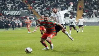 Trendyol Süper Lig: Beşiktaş: 1 - Alanyaspor: 1 (İlk yarı)