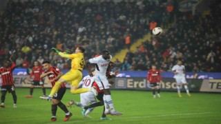 Trendyol Süper Lig: Gaziantep FK: 0 - Trabzonspor: 0 (İlk yarı)
