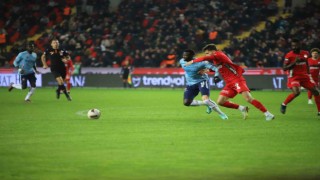 Trendyol Süper Lig: Gaziantep FK: 1 - Adana Demirspor: 0 (İlk yarı)