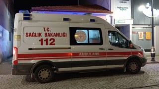 Tüfekle oynarken kazara arkadaşını vurdu
