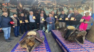 Türkiye Deniz Canlıları Müzesine gazetecilerden 15 plaket birden verildi