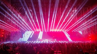 Türkiyenin en büyük iç mekan sahnesinde beş bin kişilik Fashion Party düzenlendi