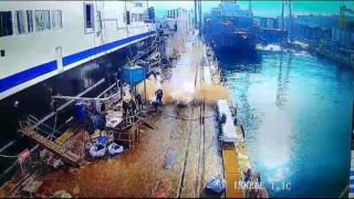 Tuzla tersanede gaz kapağı bomba gibi patladı