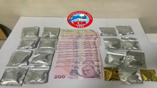 Tuzlada 17 yaşındaki sürücünün kullandığı otomobilde uyuşturucu çıktı