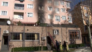 Ümraniyede alev alev yanan daire kullanılamaz hale geldi