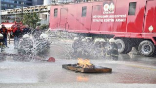 Üniversite öğrencilerine temel itfaiye eri eğitimi