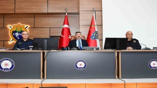 Uşakta asayiş ve güvenlik bilgilendirme toplantısı düzenlendi.
