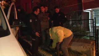 Üsküdarda sinir krizi geçiren genç kendisini odaya kilitledi
