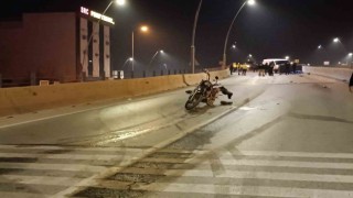 Üst geçitte cip ile motosiklet çarpıştı: 2 ölü