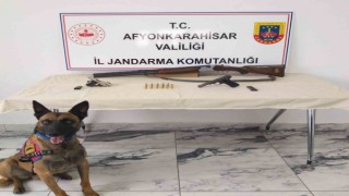 Uyuşturucu baskını yapılan adreste ruhsatsız tabanca ve tüfek ele geçirildi