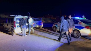 Uyuşturucudan girdikleri cezaevinden izinli çıkıp uyuşturucuyla polisten kaçtılar