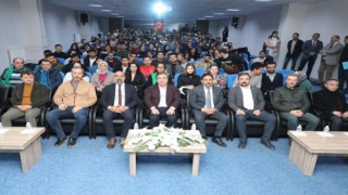 Vali Aydoğan, Eczacılık Fakültesi öğrencileriyle söyleşide bulundu