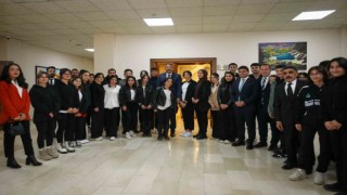 Vali Çelik Çanakkale gezisinde dönen öğrencileri kabul etti