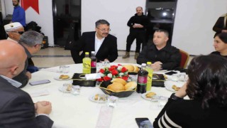 Vali Çelik, engellilerle yemekte bir araya geldi