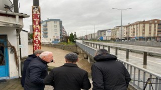 Vali İlhami Aktaş, taşkın olan yerlerde incelemelerde bulundu